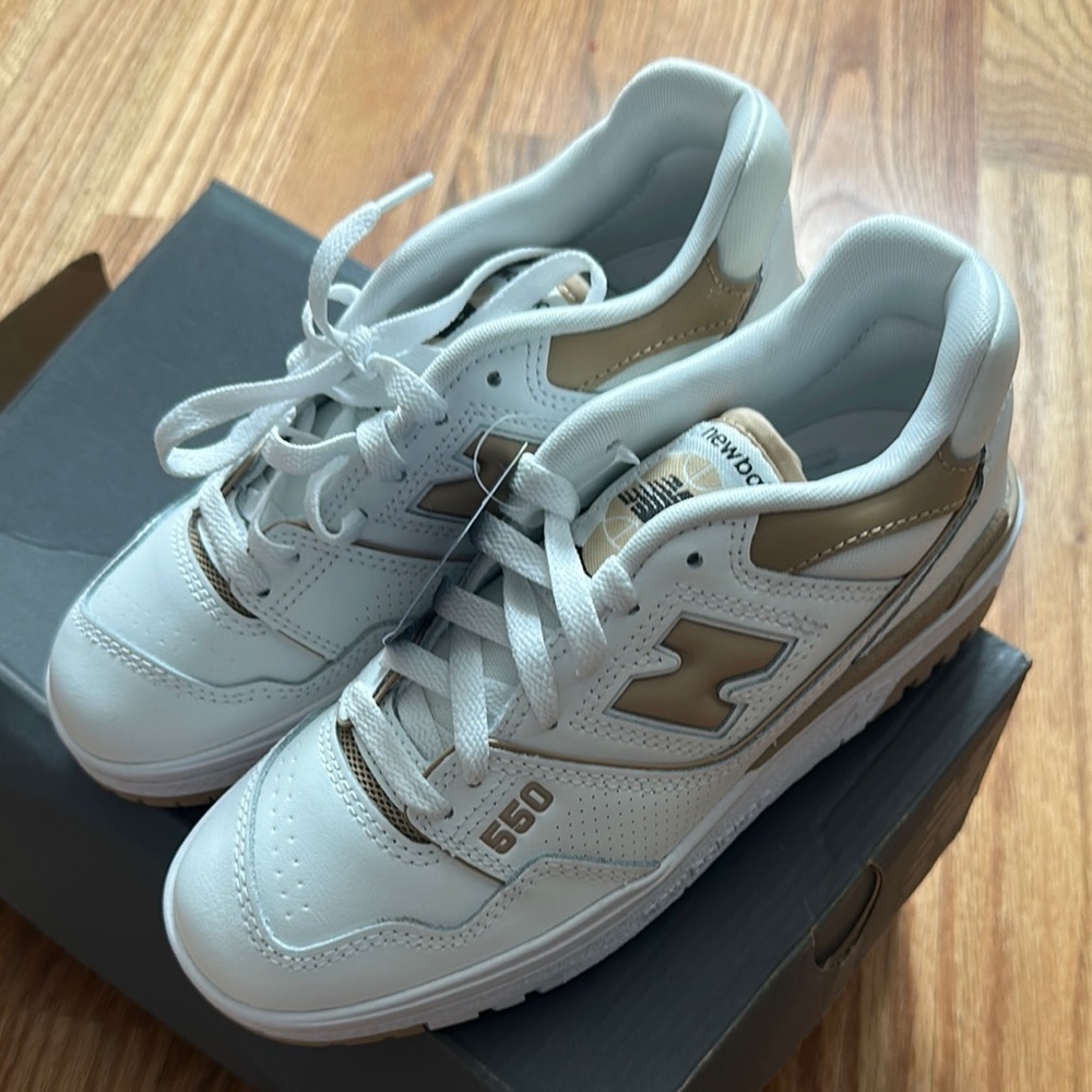 Women New Balance 550 White and Gold Sneakers BBW550BT